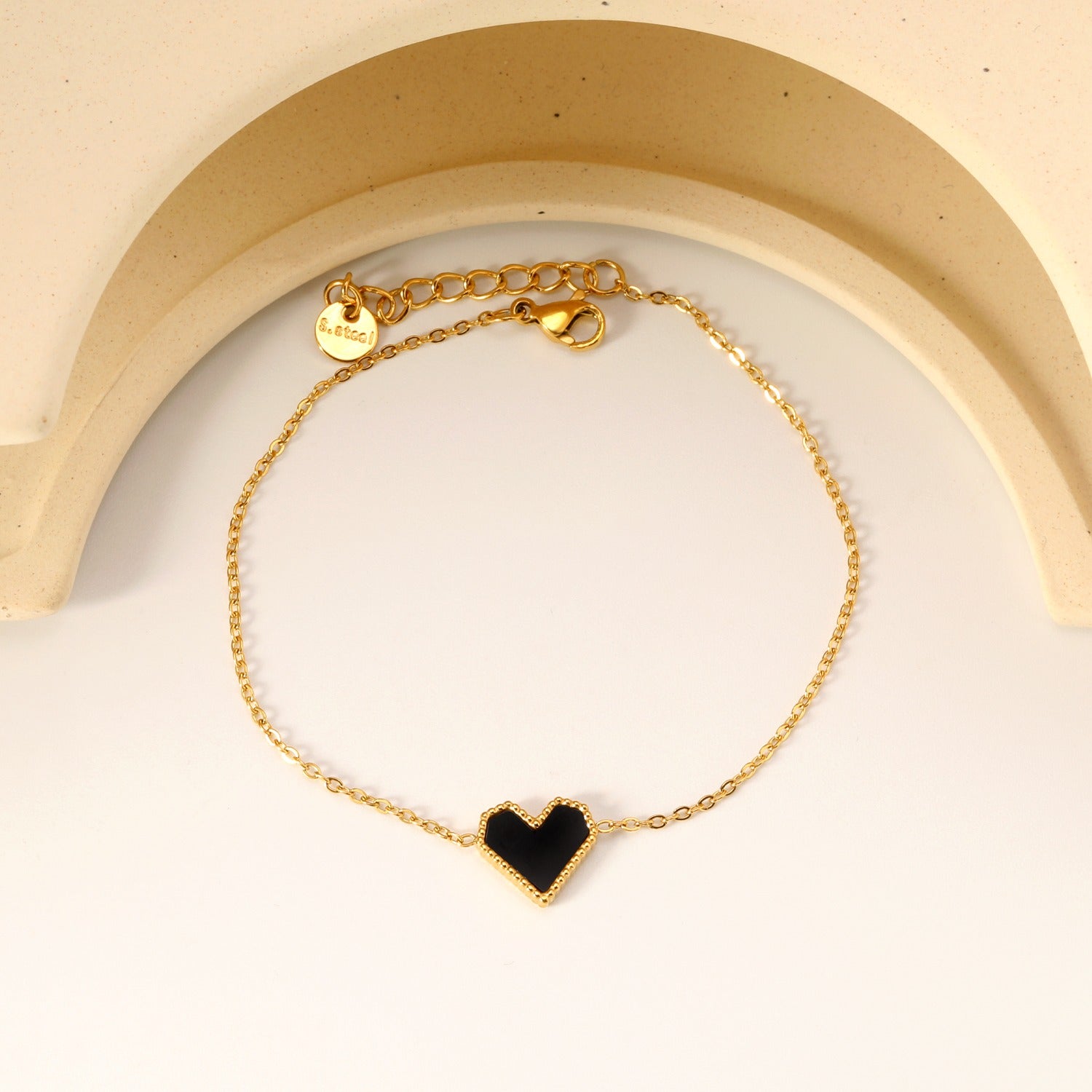 Nur Noir Heart Bracelet